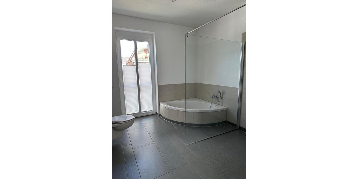 Etagenwohnung Emden - 3 Zimmer, 93 m&sup2;, 1.125&euro; | Angebot:25377056