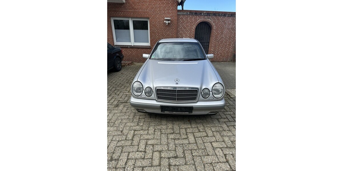Mercedes-Benz 240 125.000 km 3.000 &euro; Aurich 26603