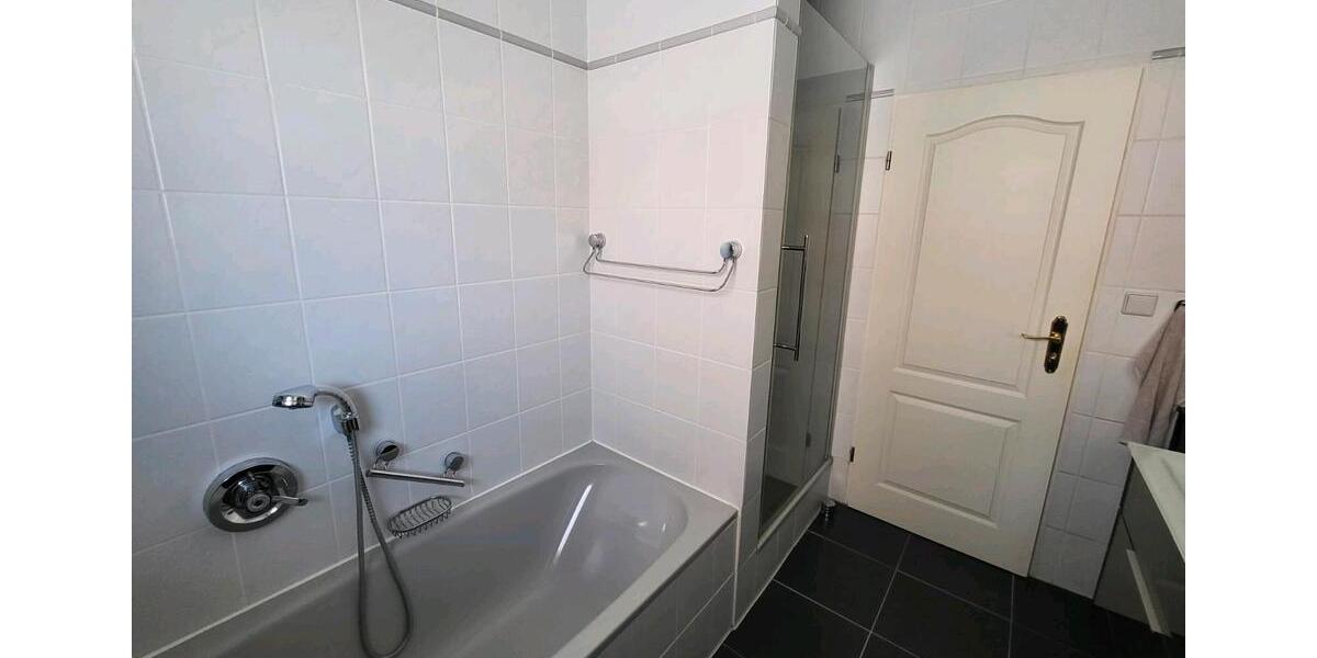 Erdgeschoßwohnung Leer (Ostfriesland) - 4 Zimmer, 130 m&sup2;, 1.100&euro; | Angebot:26705848