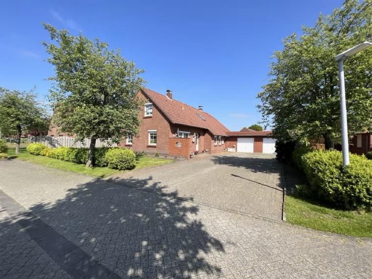 Mehrfamilienhaus, Wohnhaus Hage - 10 Zimmer, 187 m&sup2;, 259.999&euro; | Angebot:26591481