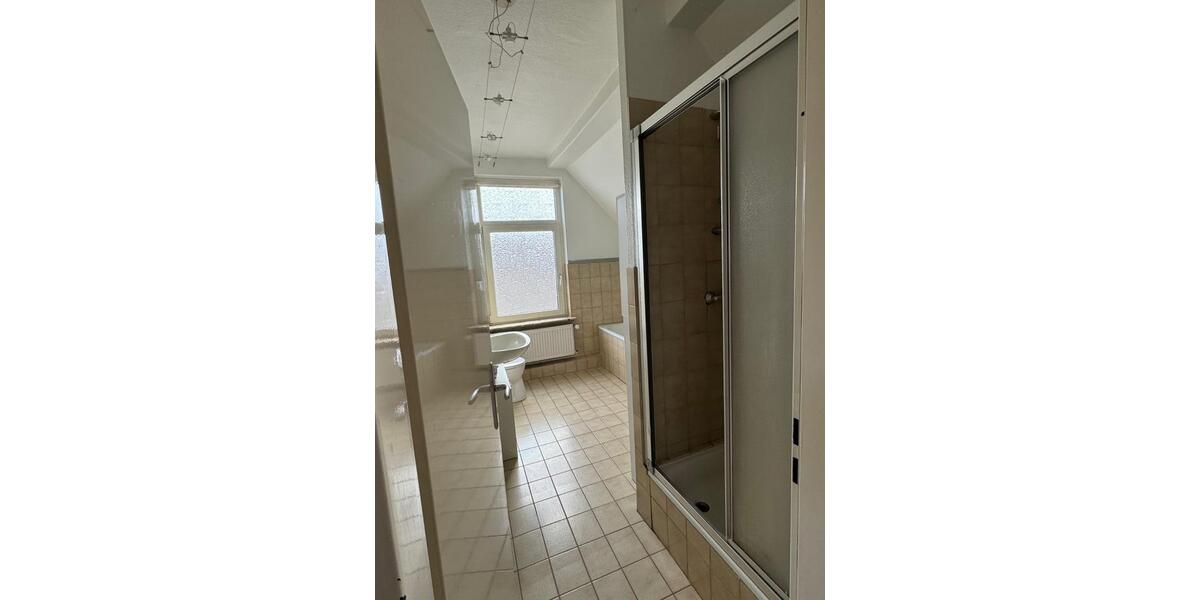 Dachgeschoßwohnung Emden Tholenswehr - 4 Zimmer, 91 m&sup2;, 750&euro; | Angebot:26662507