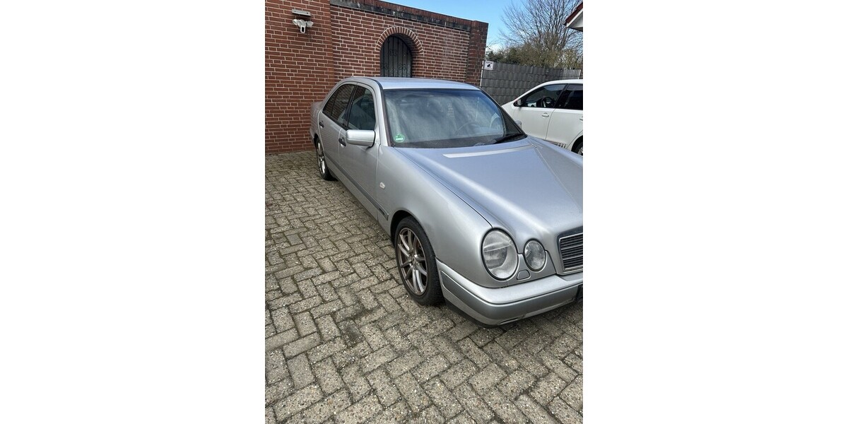 Mercedes-Benz 240 125.000 km 3.000 &euro; Aurich 26603