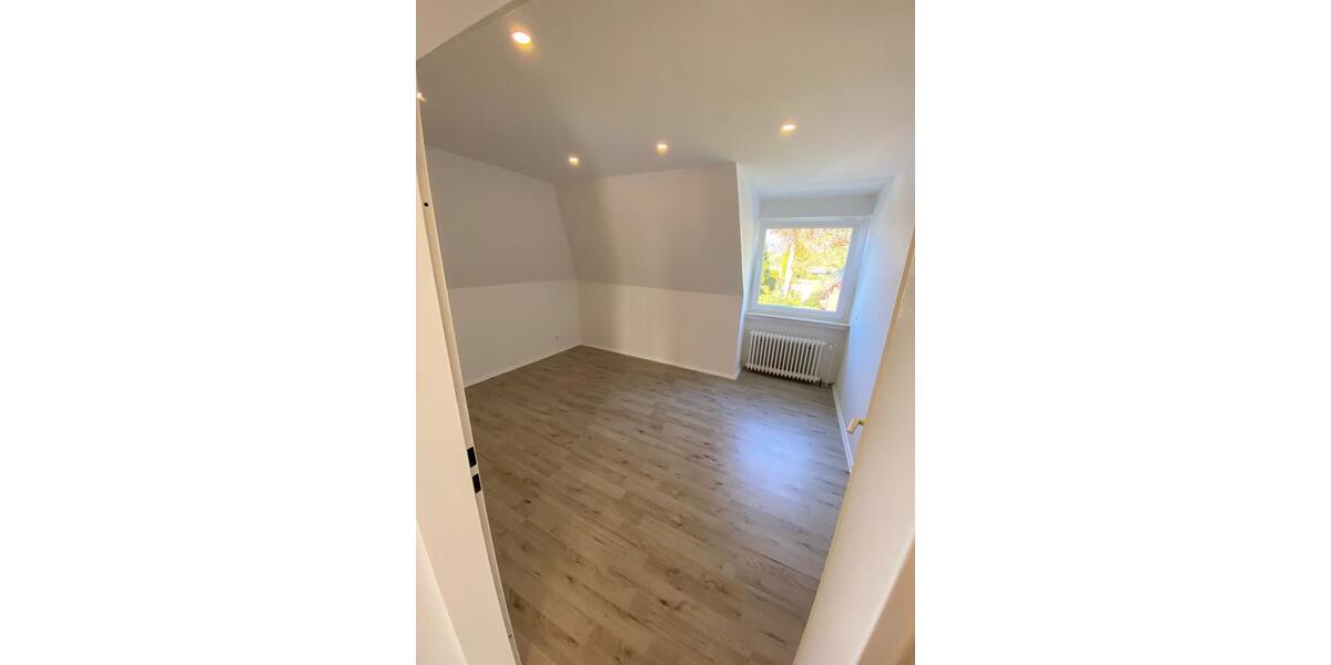 Dachgeschoßwohnung Aurich - 4 Zimmer, 108 m&sup2;, 1.250&euro; | Angebot:27615138