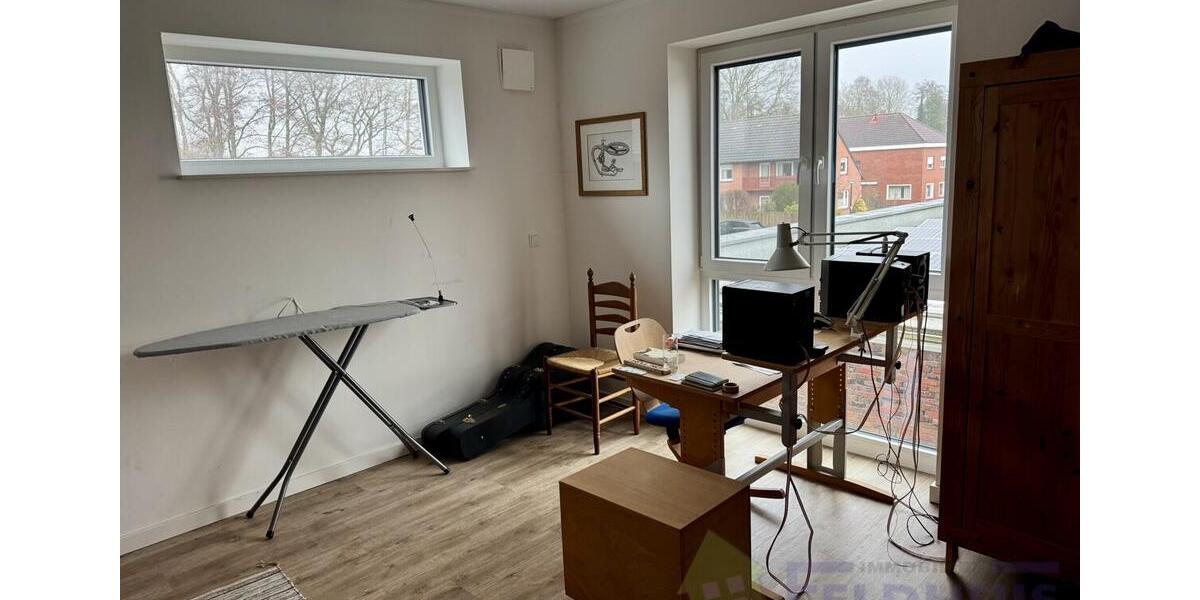 Dachgeschoßwohnung Leer (Ostfriesland) - 2 Zimmer, 64 m&sup2;, 750&euro; | Angebot:25102311