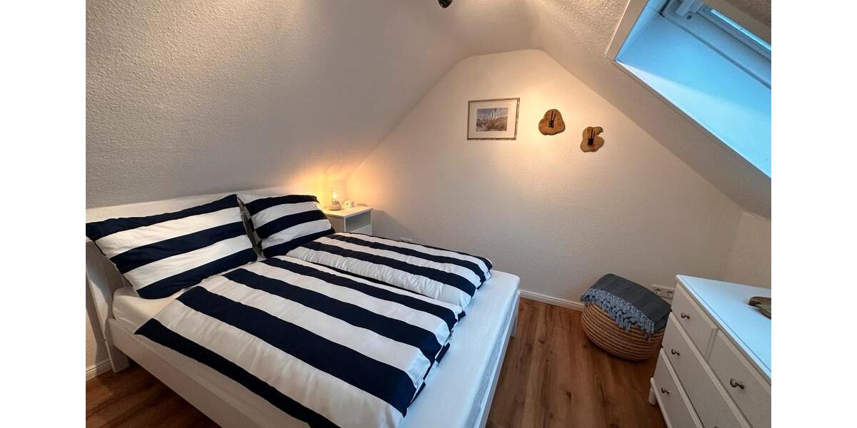 Dachgeschoßwohnung Emden Tholenswehr - 3 Zimmer, 100 m&sup2;, 1.250&euro; | Angebot:26641663