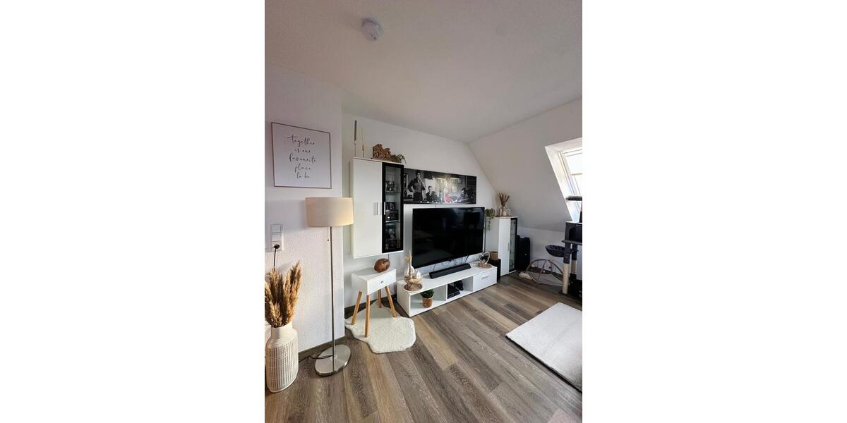 Dachgeschoßwohnung Norden - 3 Zimmer, 60 m&sup2;, 520&euro; | Angebot:26005659