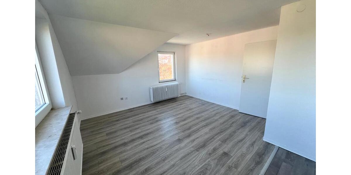 Dachgeschoßwohnung Hage - 3 Zimmer, 32 m&sup2;, 420&euro; | Angebot:26662060