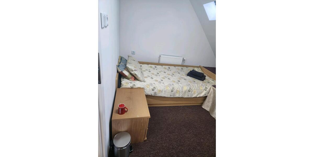 Dachgeschoßwohnung Norden - 2 Zimmer, 90 m&sup2;, 25&euro; | Angebot:26690130