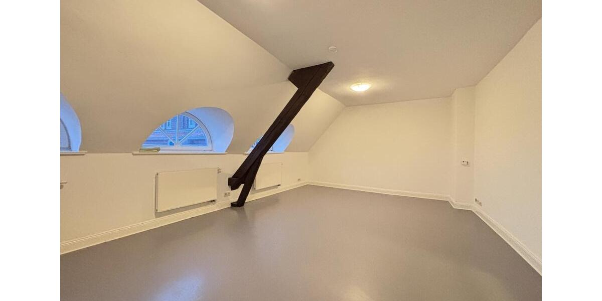 Dachgeschoßwohnung Emden - 3 Zimmer, 110 m&sup2;, 700&euro; | Angebot:24977175