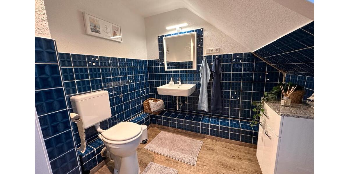 Dachgeschoßwohnung Emden Tholenswehr - 3 Zimmer, 100 m&sup2;, 1.250&euro; | Angebot:26641663