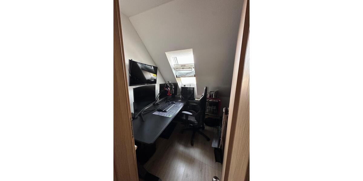 Dachgeschoßwohnung Norden - 3 Zimmer, 60 m&sup2;, 520&euro; | Angebot:26005659