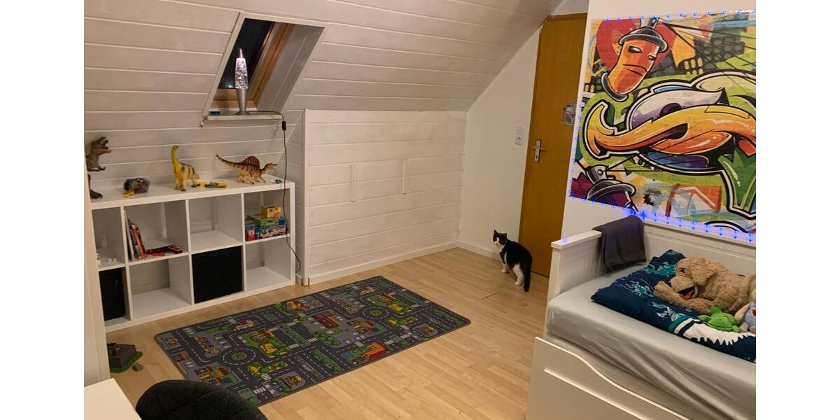 Dachgeschoßwohnung Emden Tholenswehr - 5 Zimmer, 90 m&sup2;, 750&euro; | Angebot:25375308