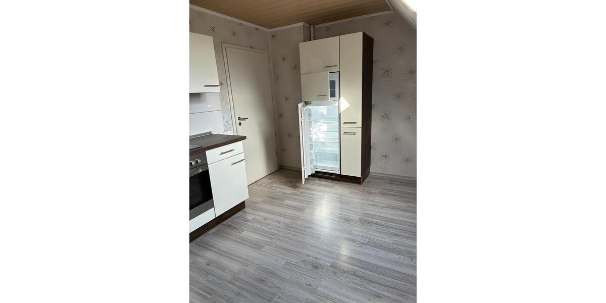 Dachgeschoßwohnung Norden - 3 Zimmer, 70 m&sup2;, 580&euro; | Angebot:26024227