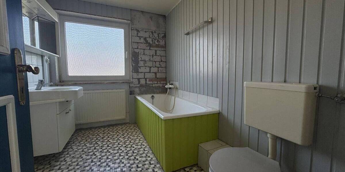Mehrfamilienhaus, Wohnhaus Hage - 8 Zimmer, 246 m&sup2;, 238.000&euro; | Angebot:26712820