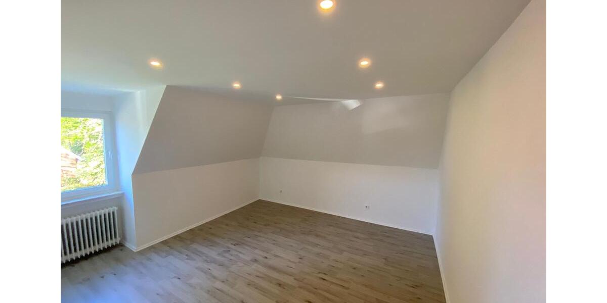 Dachgeschoßwohnung Aurich - 4 Zimmer, 108 m&sup2;, 1.250&euro; | Angebot:27615138