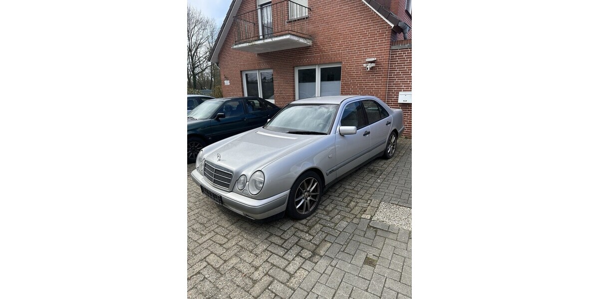 Mercedes-Benz 240 125.000 km 3.000 &euro; Aurich 26603