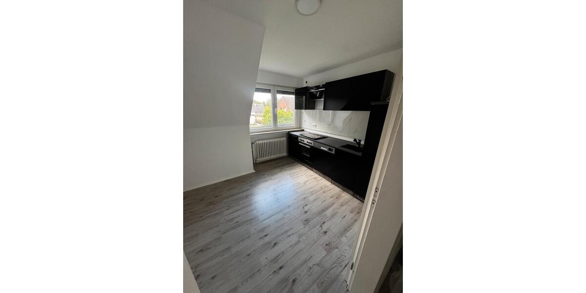 Dachgeschoßwohnung Aurich - 4 Zimmer, 108 m&sup2;, 1.250&euro; | Angebot:27615138