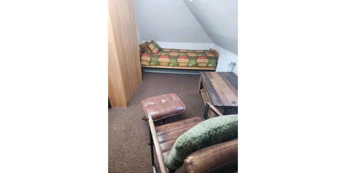 Dachgeschoßwohnung Norden - 2 Zimmer, 90 m&sup2;, 25&euro; | Angebot:26690130