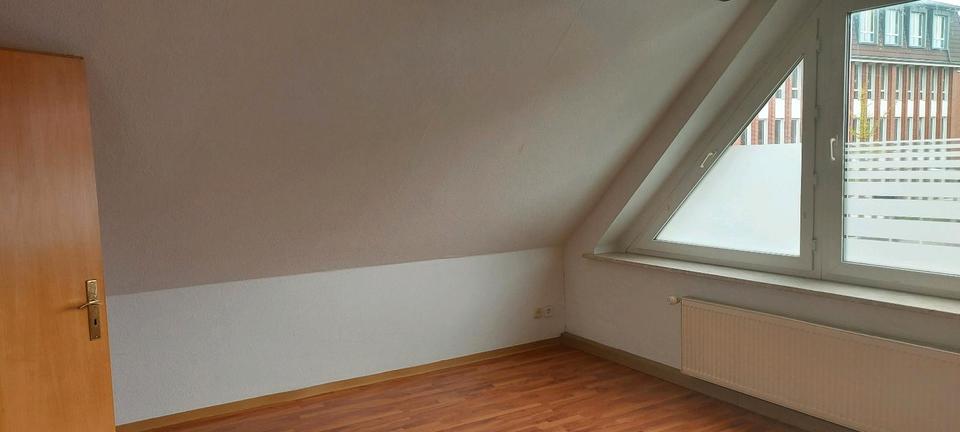 Dachgeschoßwohnung Norden - 2 Zimmer, 60 m&sup2;, 560&euro; | Angebot:26448320