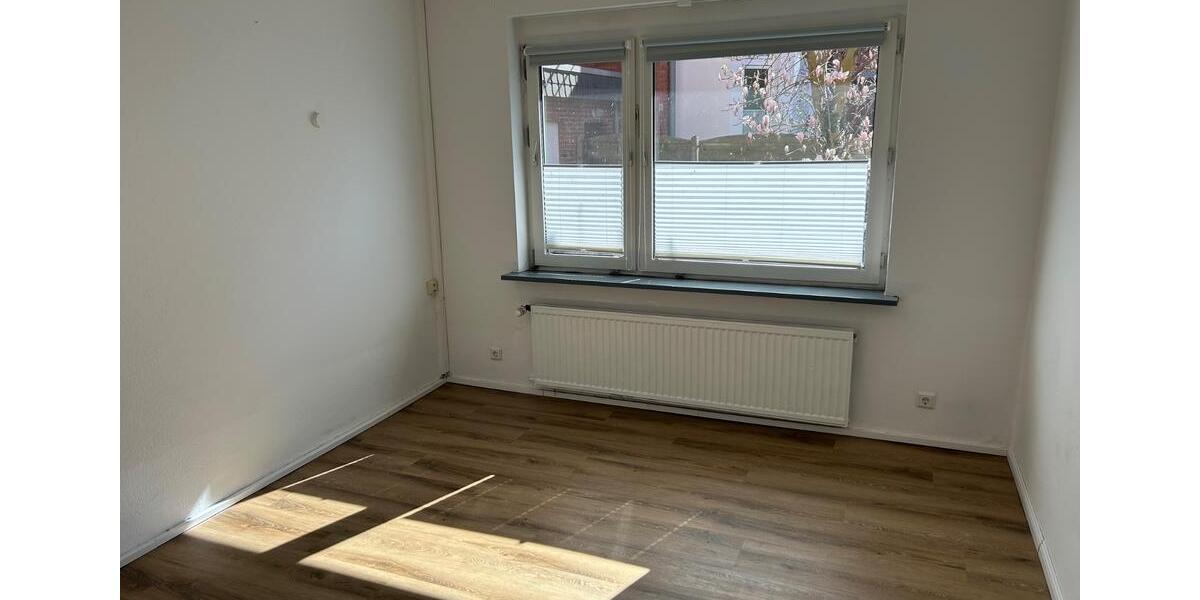 Erdgeschoßwohnung Norden - 5 Zimmer, 102 m&sup2;, 1.290&euro; | Angebot:26044858