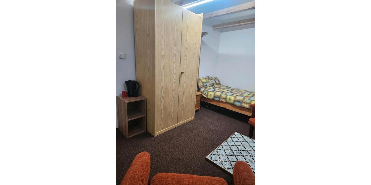 Dachgeschoßwohnung Norden - 2 Zimmer, 90 m&sup2;, 25&euro; | Angebot:26690130