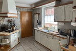 Großzügiges Wohnhaus mit Vollkeller in verkehrsgünstiger Wohnlage von Westerende-Kirchloog - Einfamilienhaus Ihlow | Angebot:26998612