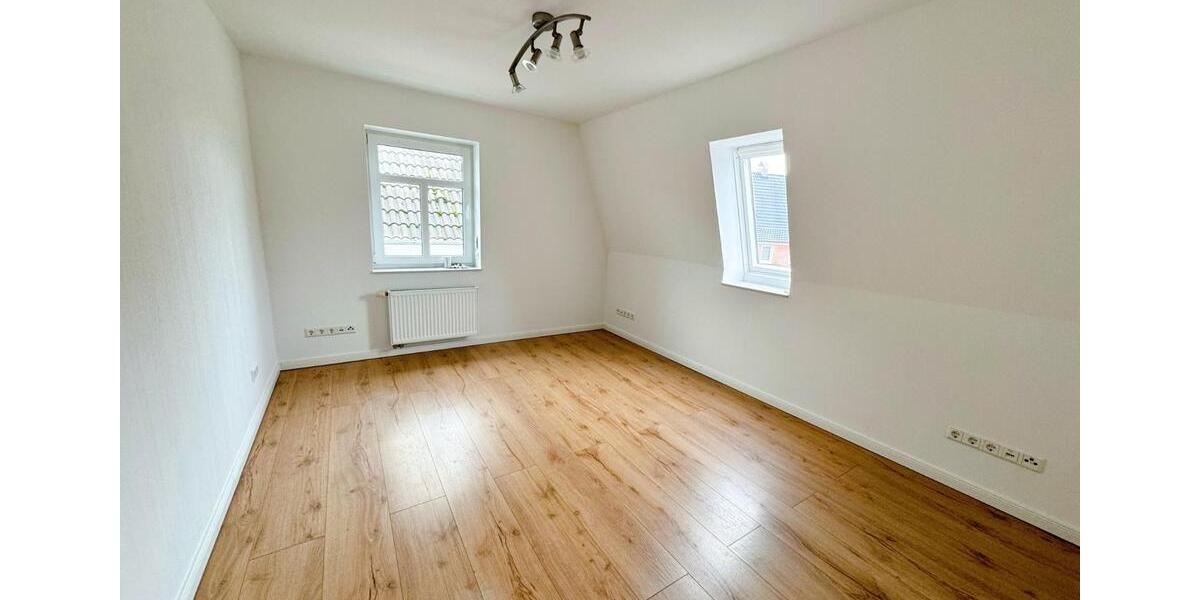 Doppelhaushälfte Norden - 3 Zimmer, 83 m&sup2;, 690&euro; | Angebot:25571597