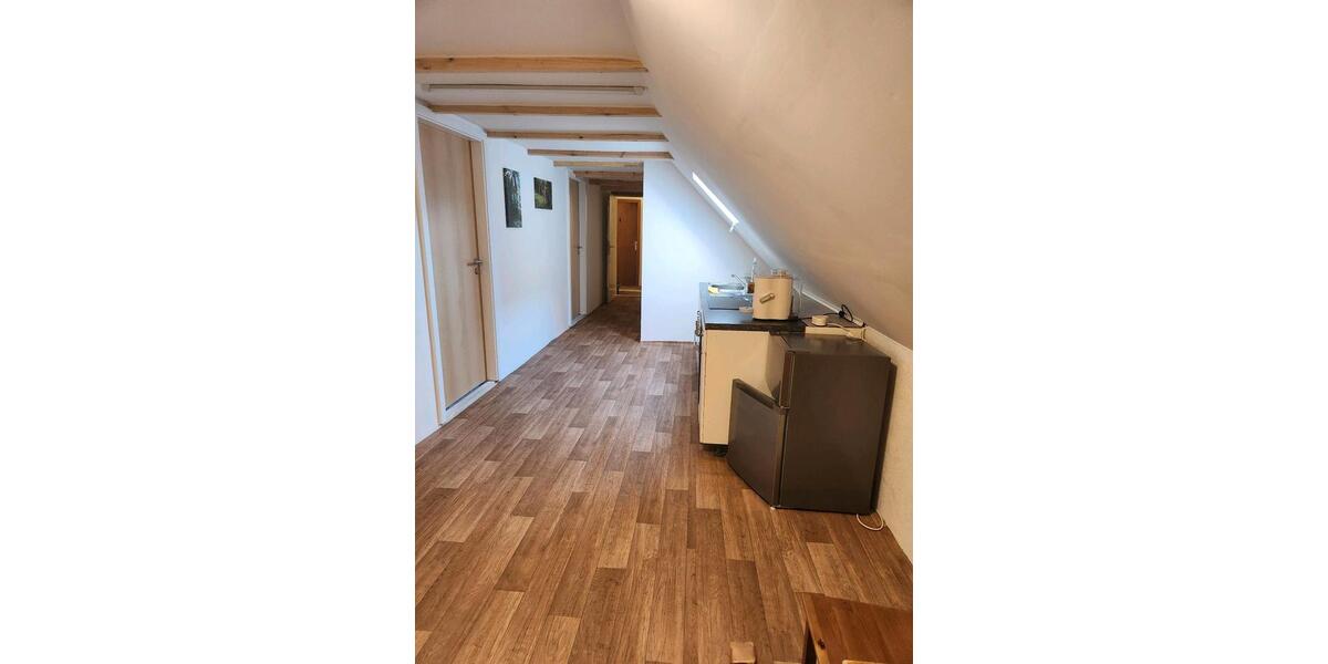Dachgeschoßwohnung Norden - 2 Zimmer, 90 m&sup2;, 25&euro; | Angebot:26690130