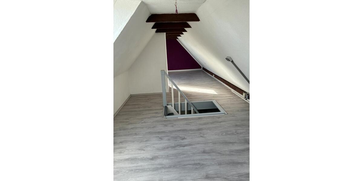 Dachgeschoßwohnung Norden - 3 Zimmer, 70 m&sup2;, 580&euro; | Angebot:26024227