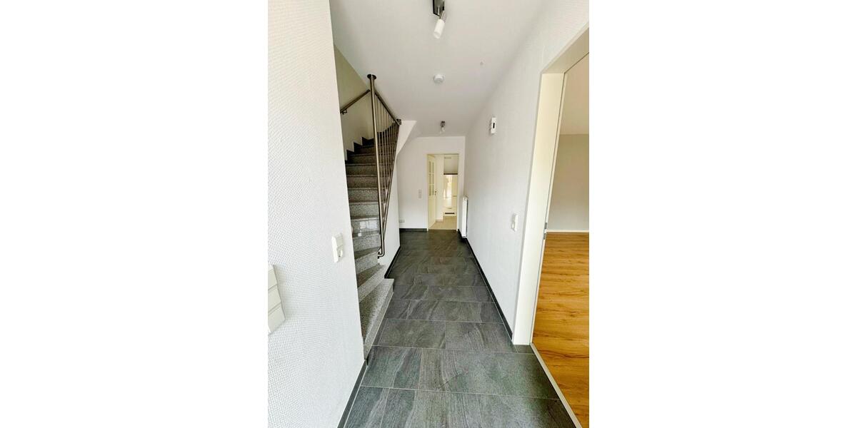 Doppelhaushälfte Norden - 3 Zimmer, 83 m&sup2;, 690&euro; | Angebot:25571597