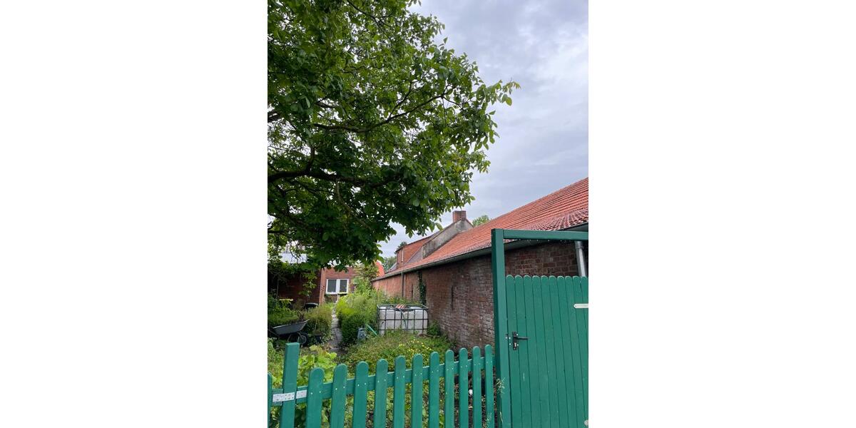 Einfamilienhaus Hage - 10 Zimmer, 250 m&sup2;, 600&euro; | Angebot:26072903
