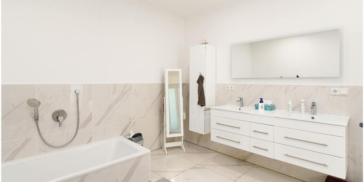 ***Modernes Anwesen - Haus mit Einliegerwohnung auf ca. 4.900 m² Grundstück mit Teich in Flachsmeer*** - Einfamilienhaus Westoverledingen | Angebot:23273632