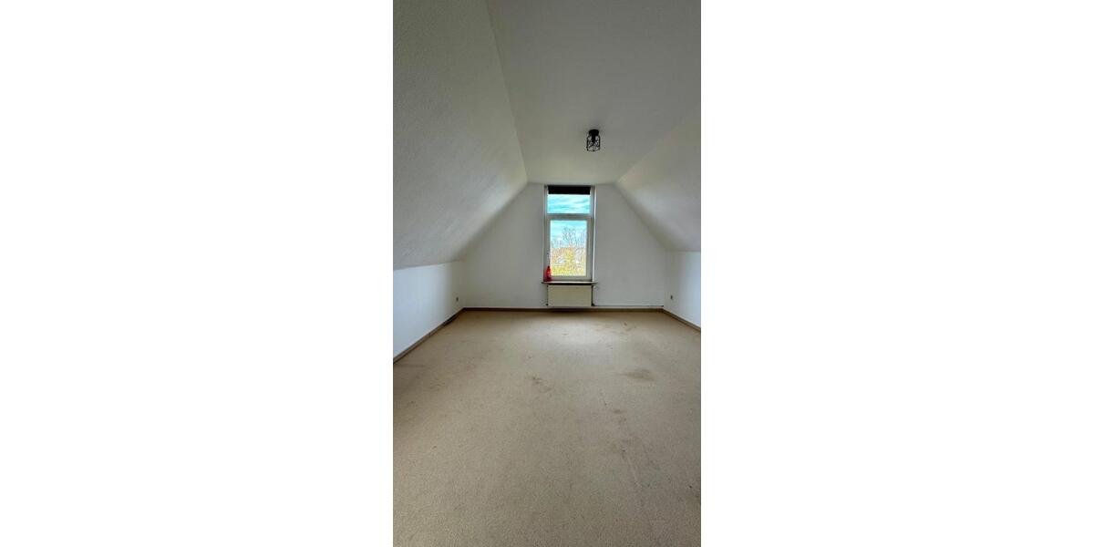 Dachgeschoßwohnung Emden Tholenswehr - 4 Zimmer, 91 m&sup2;, 750&euro; | Angebot:26662507