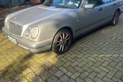 Mercedes-Benz 240 124.846 km 2.999 &euro; Aurich 26605
