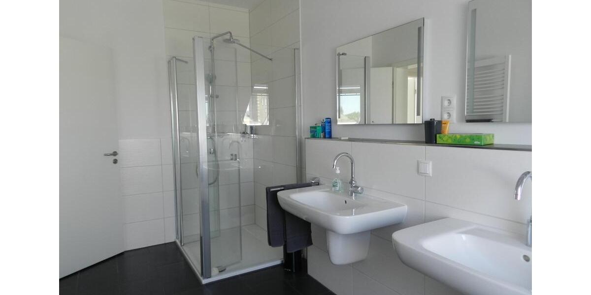 Dachgeschoßwohnung Emden - 4.5 Zimmer, 150 m&sup2;, 1.250&euro; | Angebot:25265263