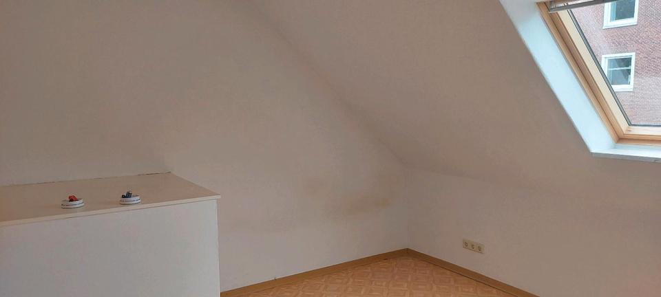 Dachgeschoßwohnung Norden - 2 Zimmer, 60 m&sup2;, 560&euro; | Angebot:26448320