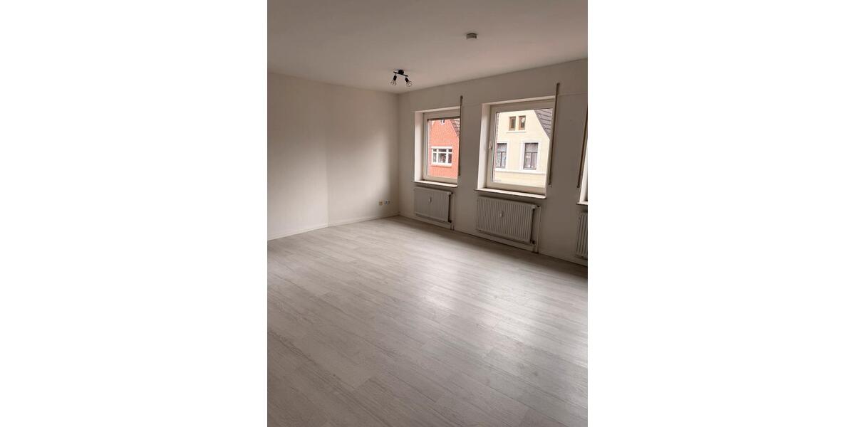 Etagenwohnung Emden Tholenswehr - 3 Zimmer, 119 m&sup2;, 800&euro; | Angebot:25650371