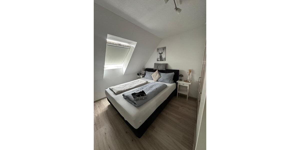 Dachgeschoßwohnung Norden - 3 Zimmer, 60 m&sup2;, 520&euro; | Angebot:26005659