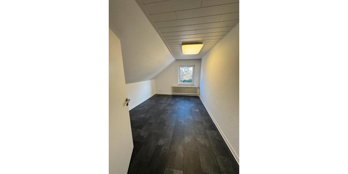 Dachgeschoßwohnung Aurich Egels und Wallinghausen - 5 Zimmer, 100 m&sup2;, 1.000&euro; | Angebot:25843949