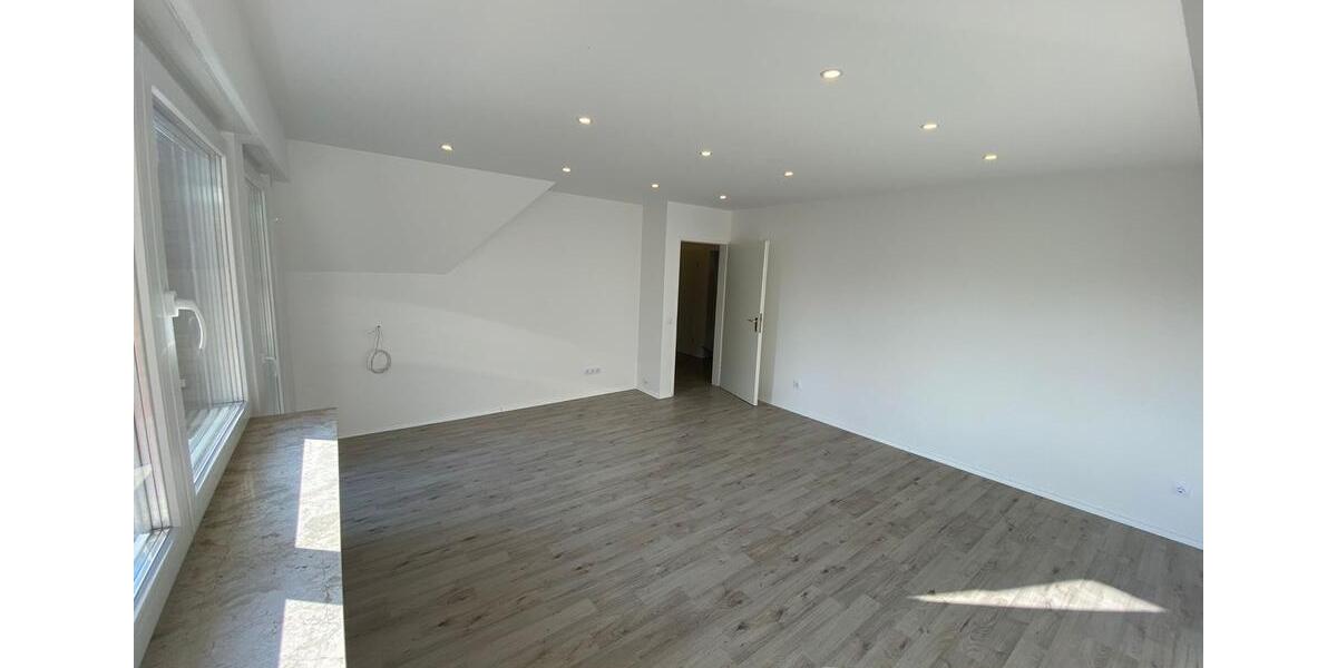 Dachgeschoßwohnung Aurich - 4 Zimmer, 108 m&sup2;, 1.250&euro; | Angebot:27615138