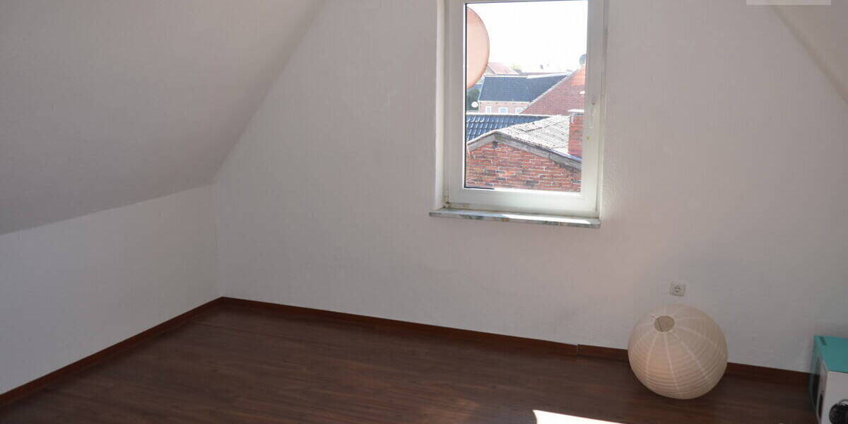 Mehrfamilienhaus, Wohnhaus Aurich Innenstadt - 8 Zimmer, 140 m&sup2;, 242.000&euro; | Angebot:26273758