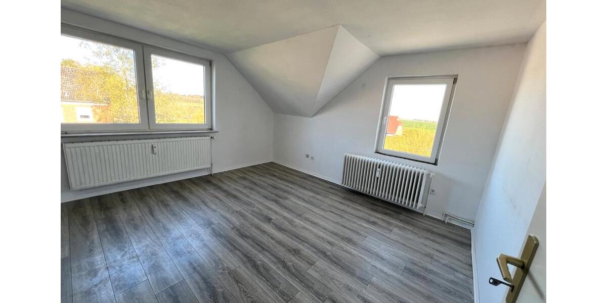 Dachgeschoßwohnung Hage - 3 Zimmer, 32 m&sup2;, 420&euro; | Angebot:26662060