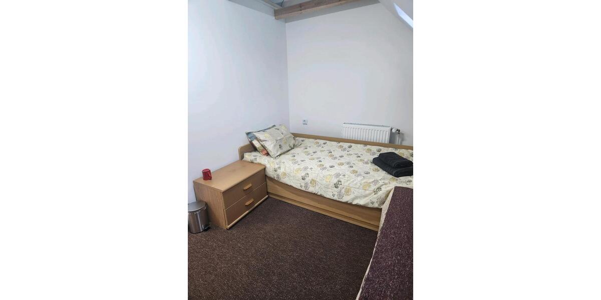 Dachgeschoßwohnung Norden - 2 Zimmer, 90 m&sup2;, 25&euro; | Angebot:26690130