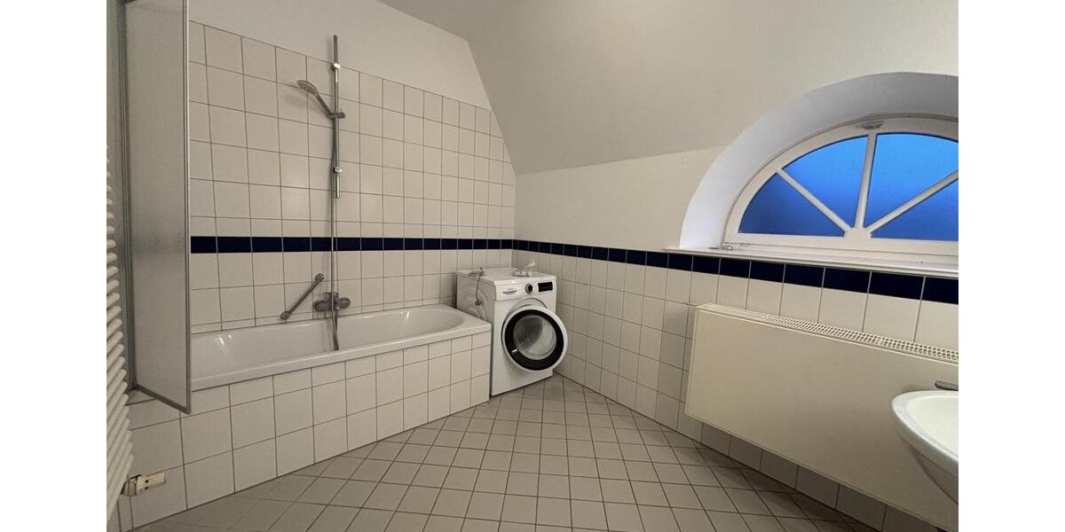 Dachgeschoßwohnung Emden - 3 Zimmer, 110 m&sup2;, 700&euro; | Angebot:24977175