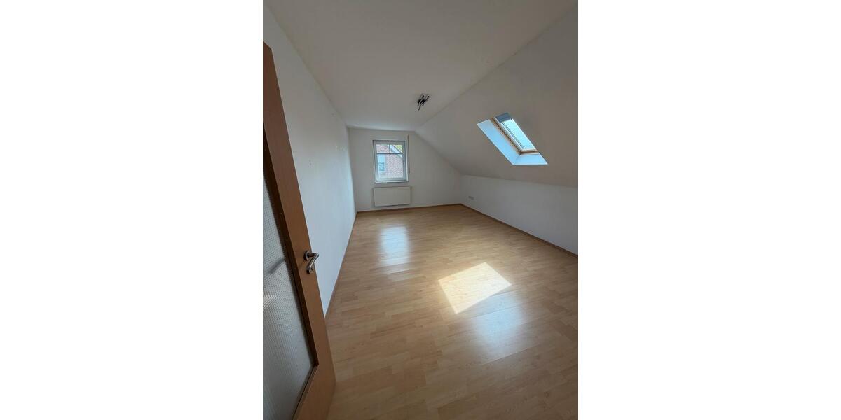 Dachgeschoßwohnung Westoverledingen - 3 Zimmer, 78 m&sup2;, 700&euro; | Angebot:26611284