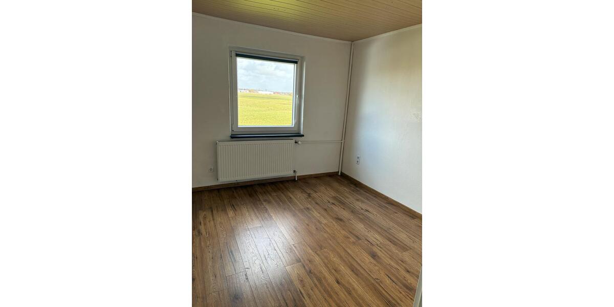 Dachgeschoßwohnung Norden - 3 Zimmer, 70 m&sup2;, 580&euro; | Angebot:26024227