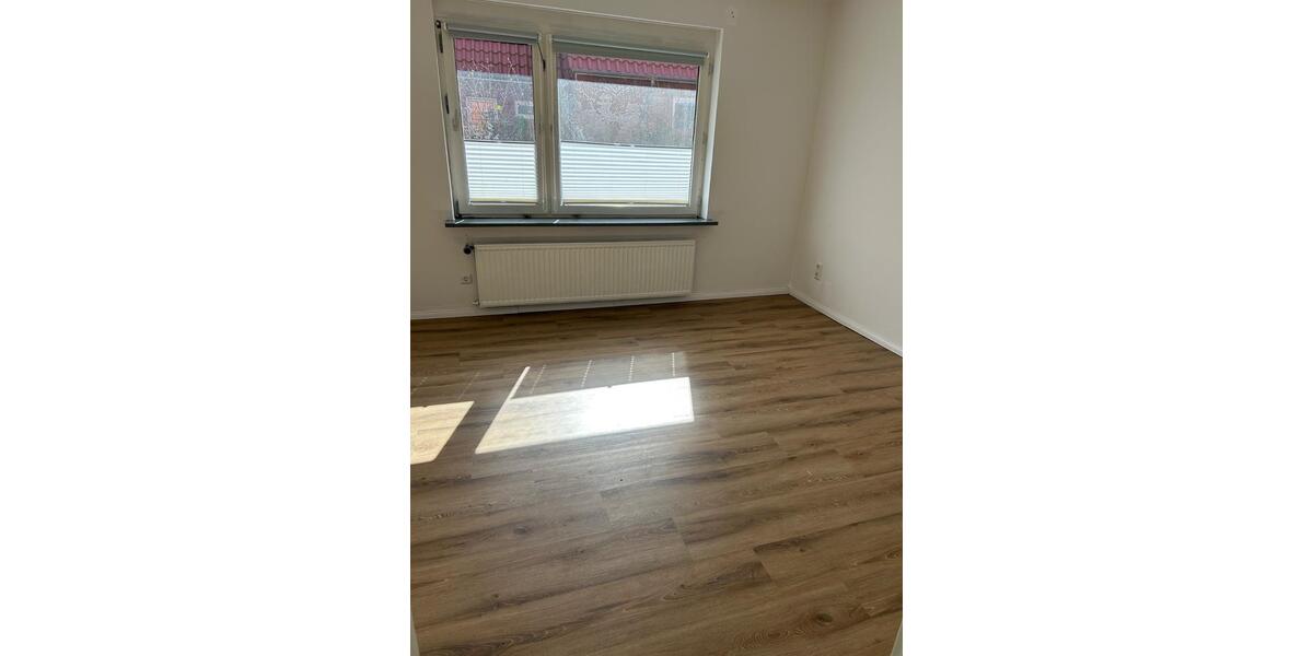 Erdgeschoßwohnung Norden - 5 Zimmer, 102 m&sup2;, 1.290&euro; | Angebot:26044858