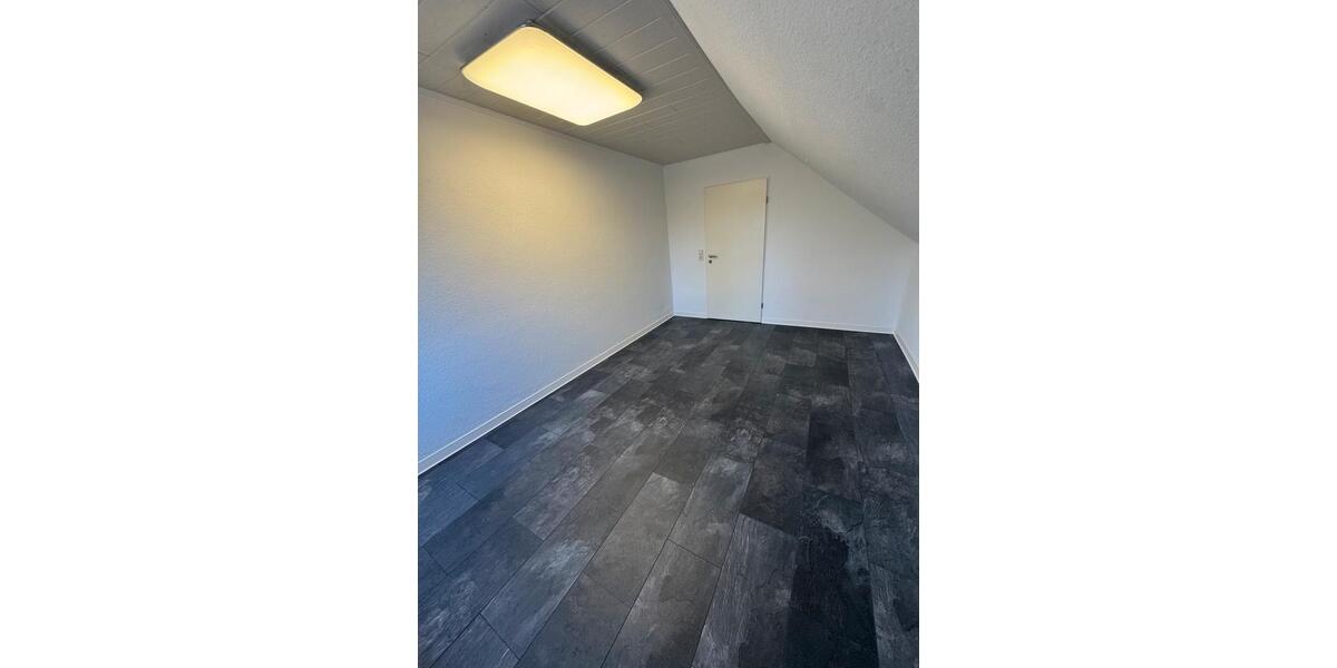 Dachgeschoßwohnung Aurich Egels und Wallinghausen - 5 Zimmer, 100 m&sup2;, 1.000&euro; | Angebot:25843949