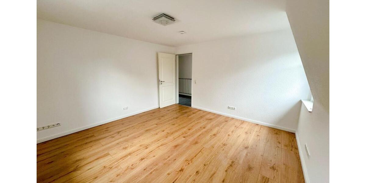 Doppelhaushälfte Norden - 3 Zimmer, 83 m&sup2;, 690&euro; | Angebot:25571597