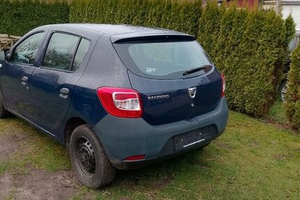Dacia Sandero 98.000 km 3.600 &euro; Leezdorf 26529